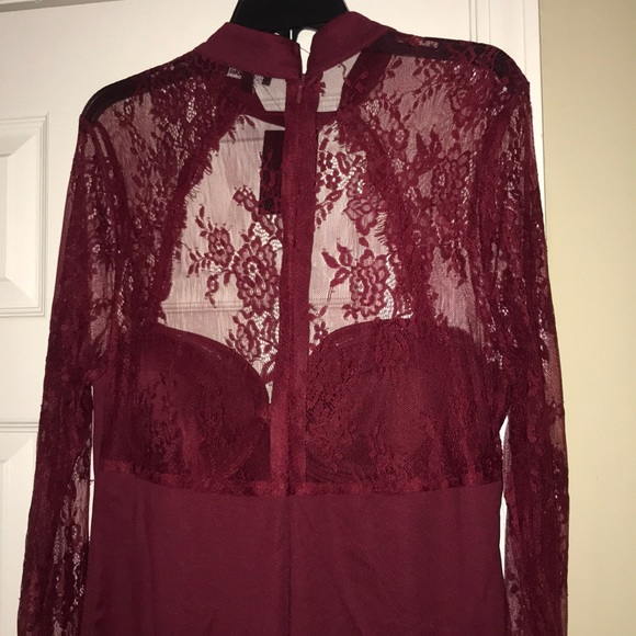 Maroon dress. Never worn - Picture 3 of 4